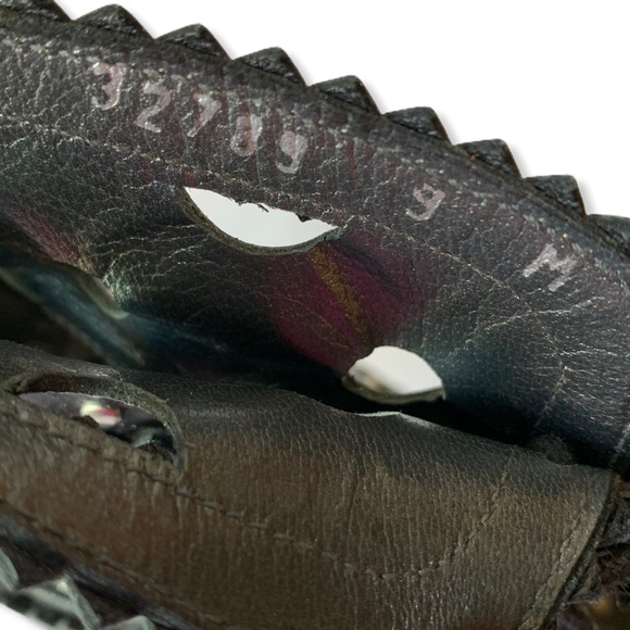 Stuart Weitzman CAGEY Scalloped Calfskin Bootie 9 - Picture 9 of 11